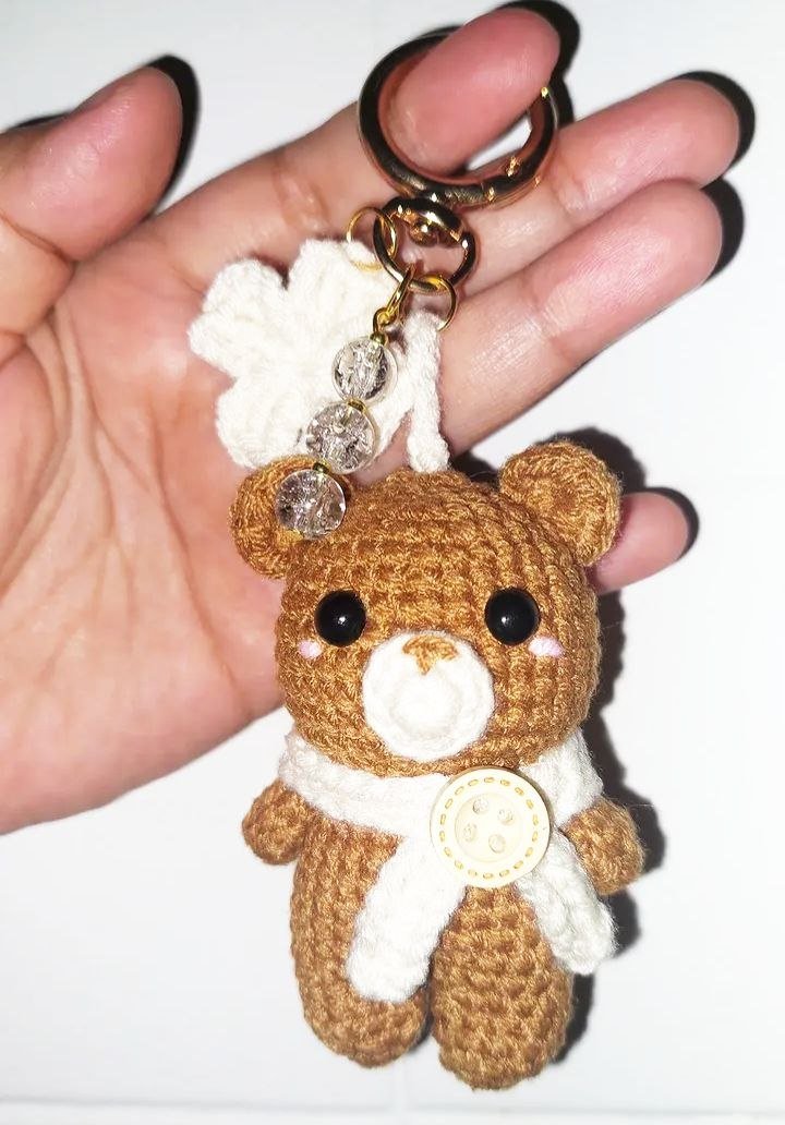 Bear Amigurumi - Boneka rajut beruang dengan aksesoris gantung